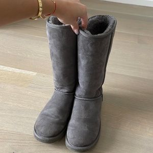 Grey tall uggs in great condition